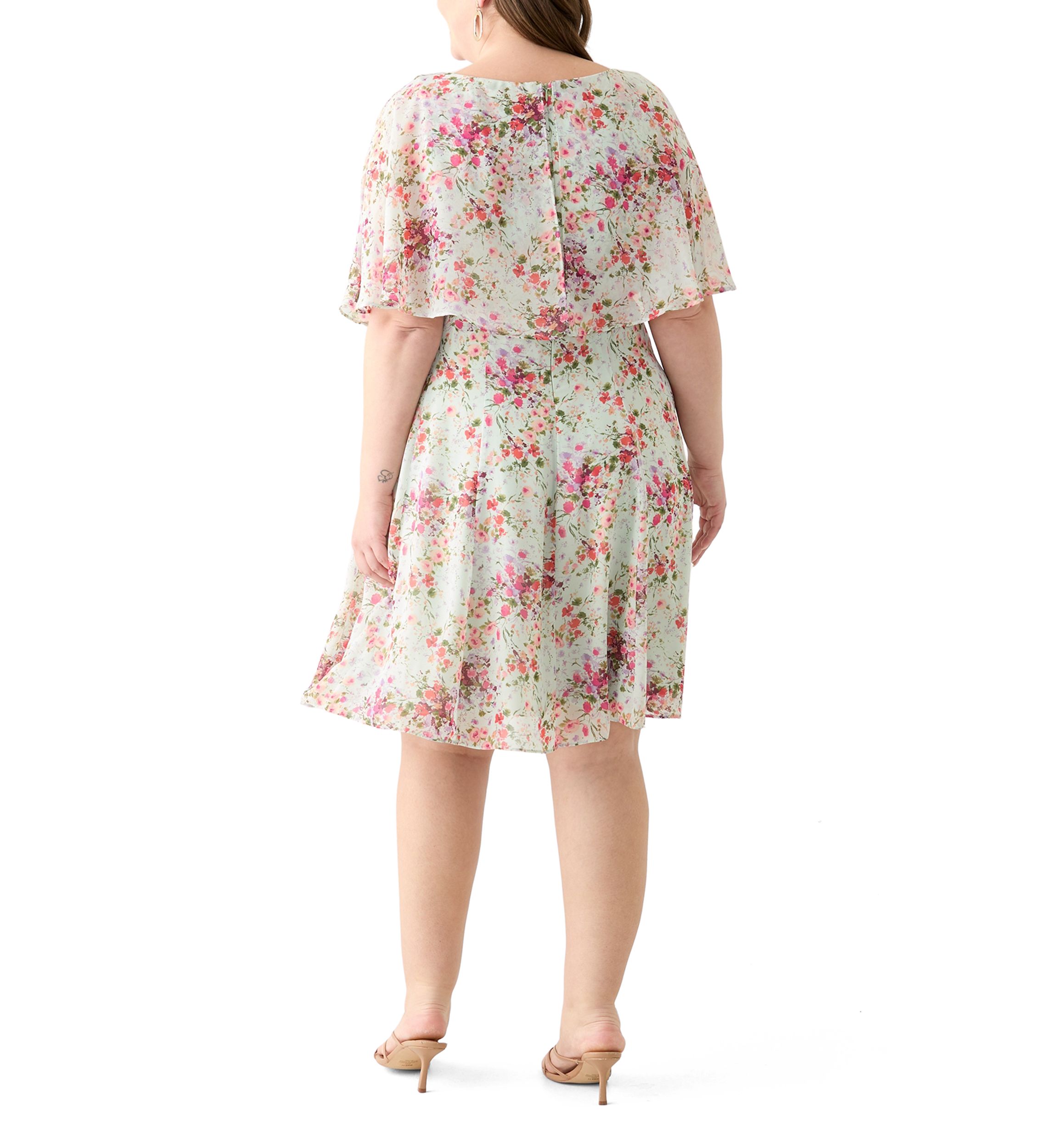 Plus Size Short Sleeve Crew Neck Ditsy Floral Dress