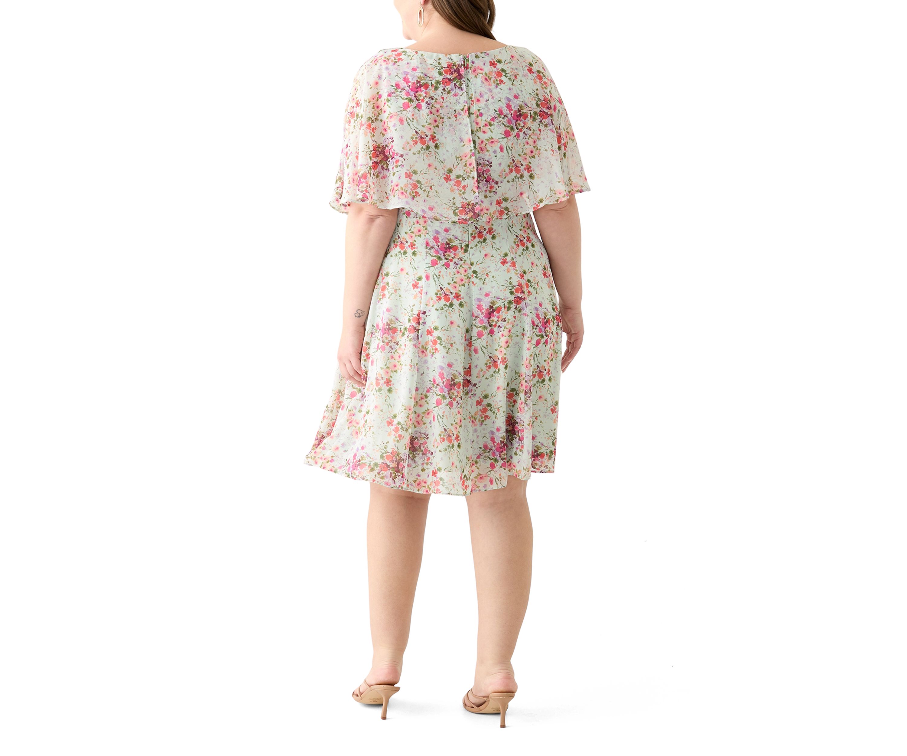 Plus Size Short Sleeve Crew Neck Ditsy Floral Dress
