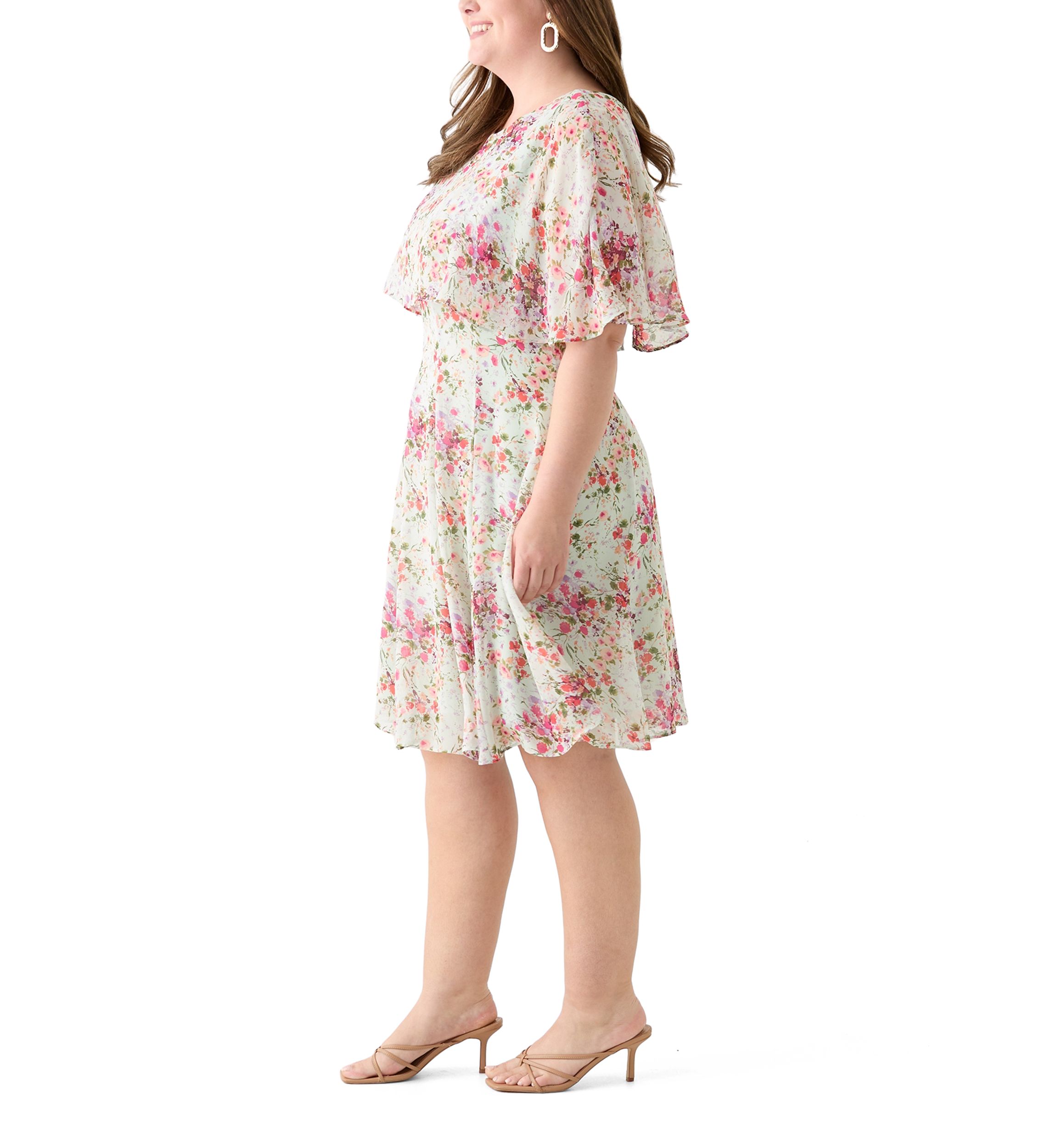 Plus Size Short Sleeve Crew Neck Ditsy Floral Dress