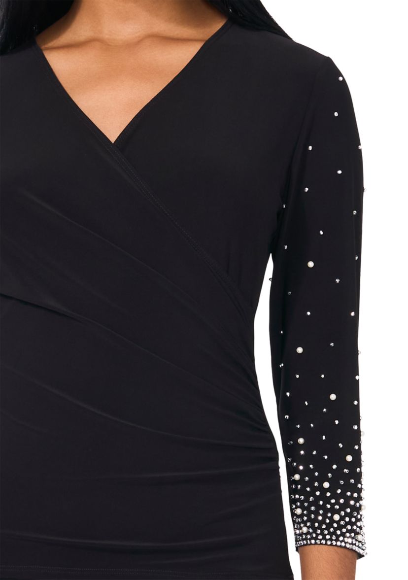 Womens Detailed 3/4 Sleeve V-Neck Top 