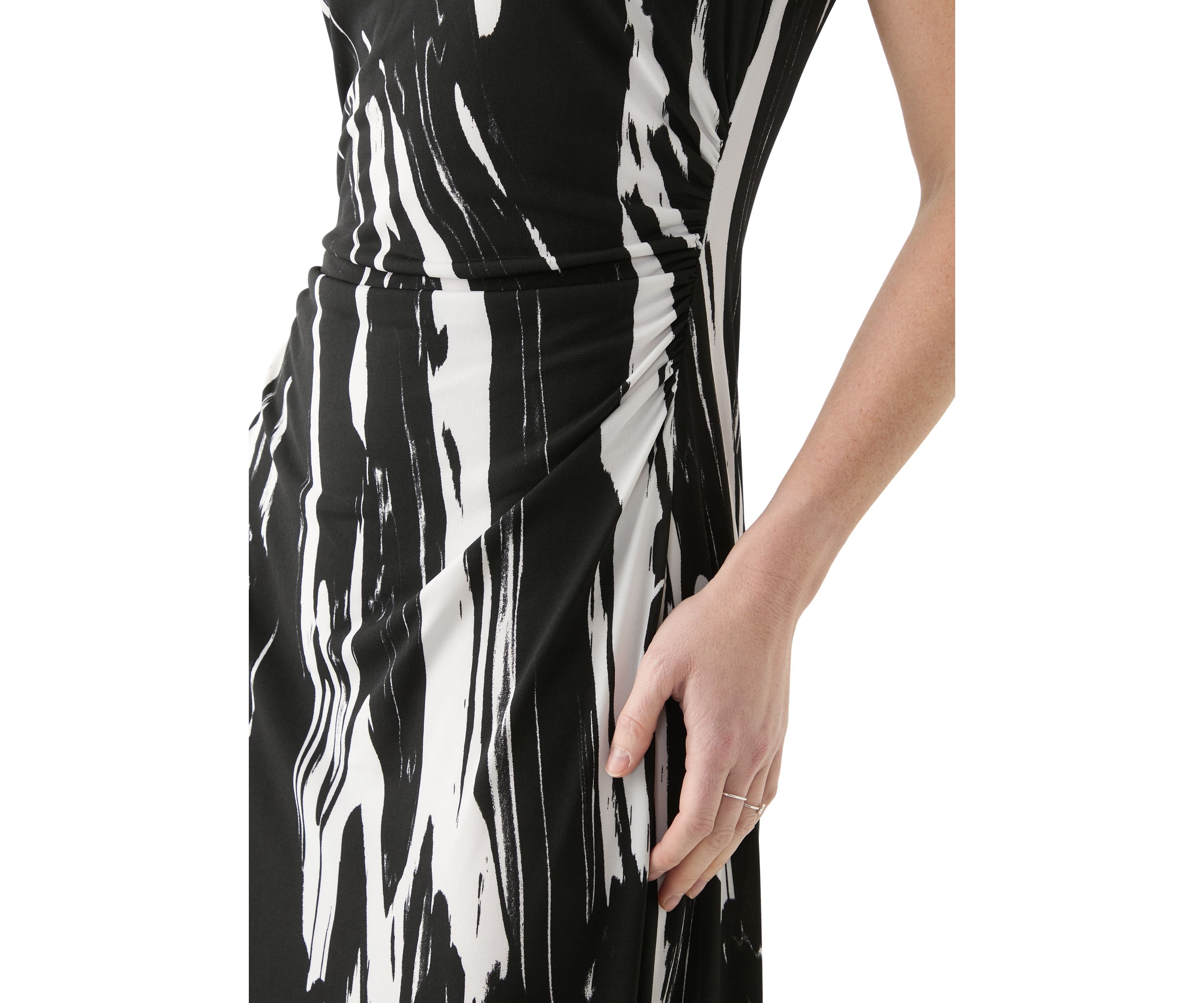 Womens Short Sleeve Crew Neck Abstract Print Dress