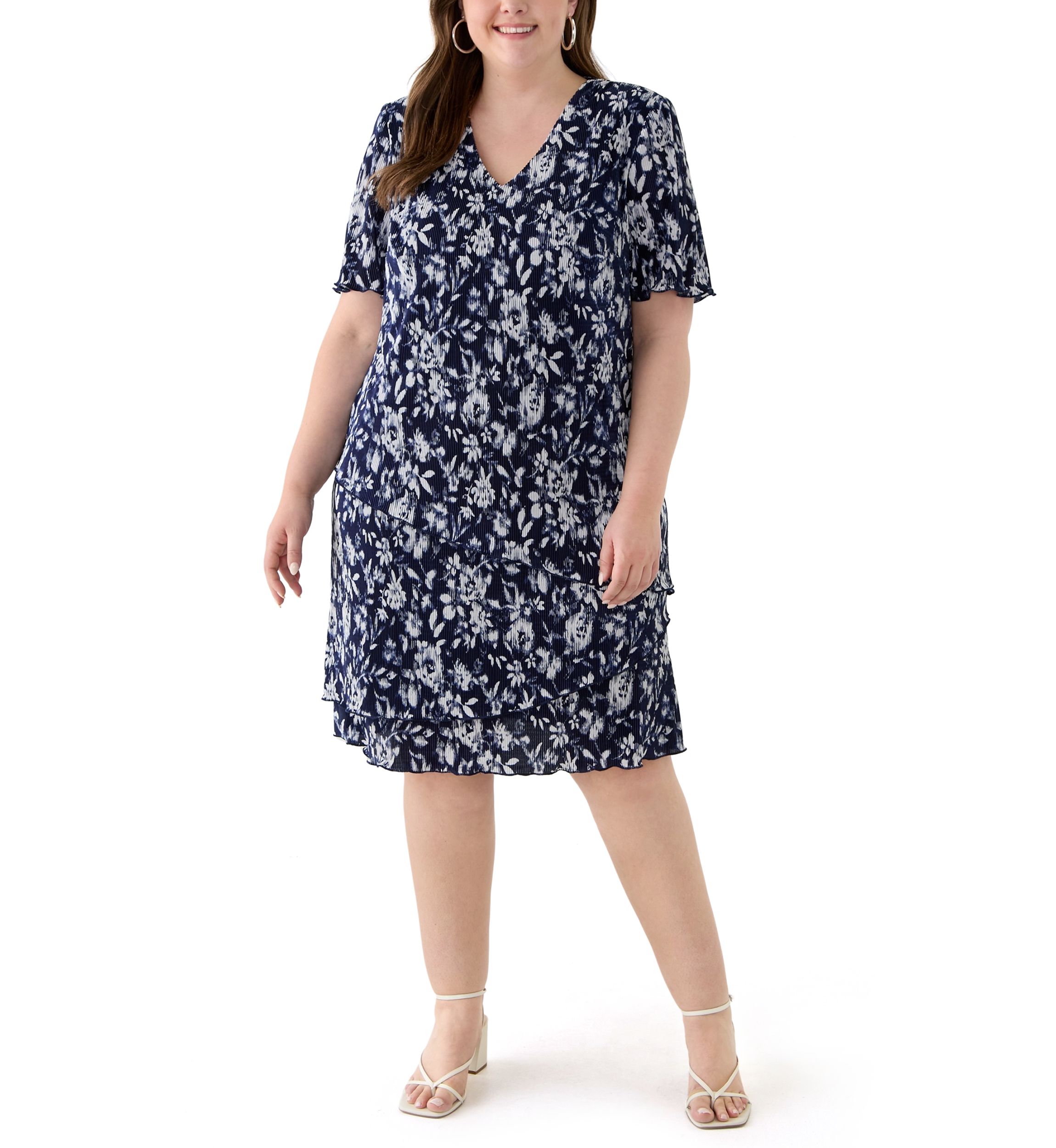 Plus Size Short Sleeve V-Neck Ditsy Floral Dress