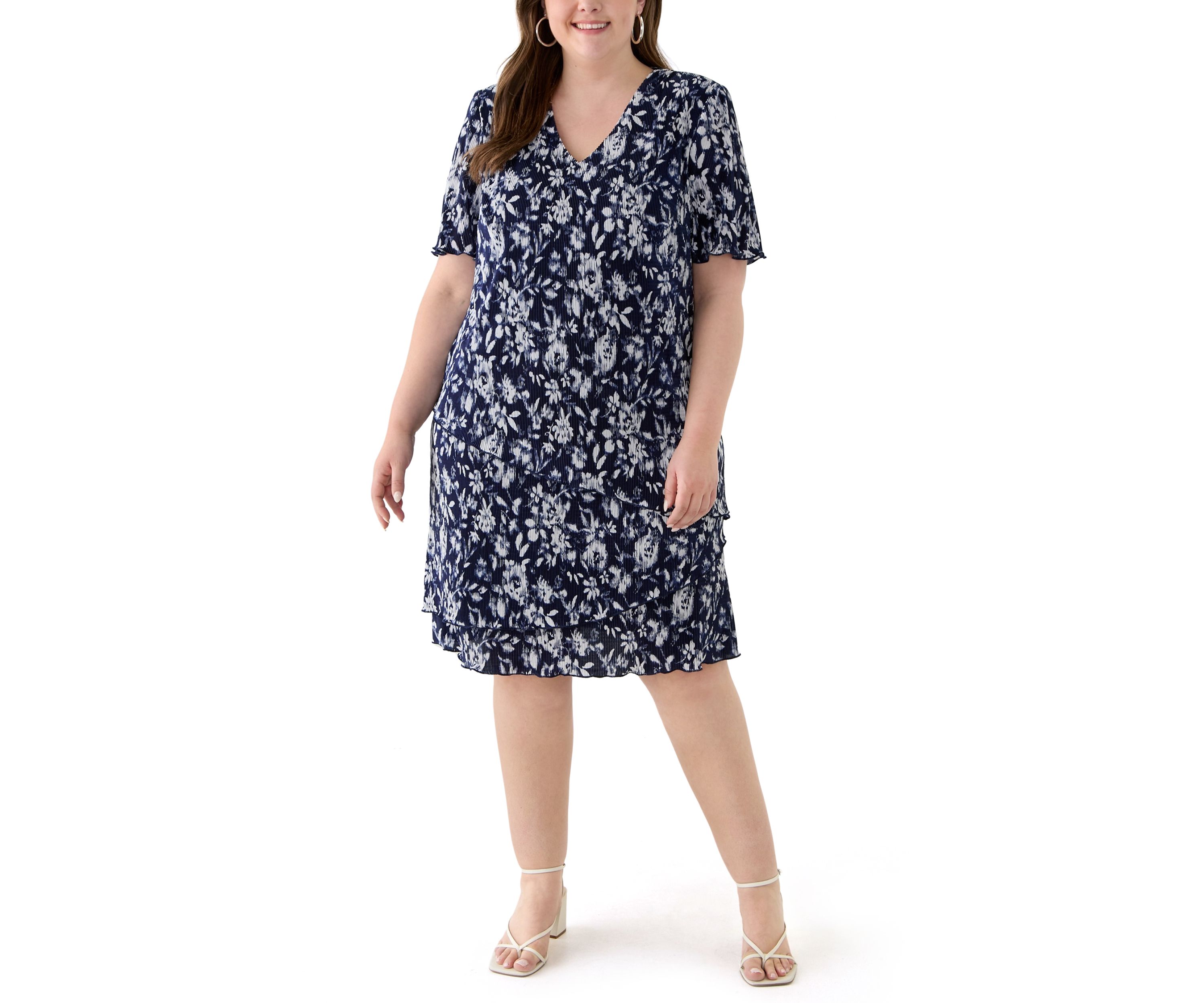 Plus Size Short Sleeve V-Neck Ditsy Floral Dress
