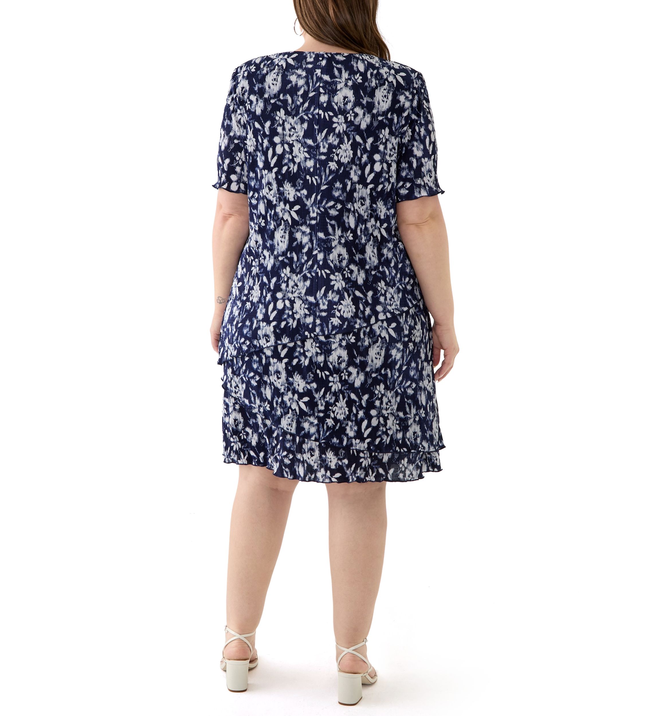 Plus Size Short Sleeve V-Neck Ditsy Floral Dress