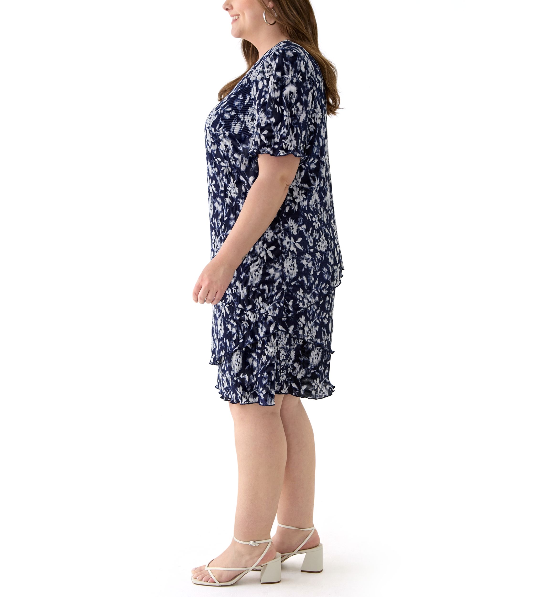 Plus Size Short Sleeve V-Neck Ditsy Floral Dress