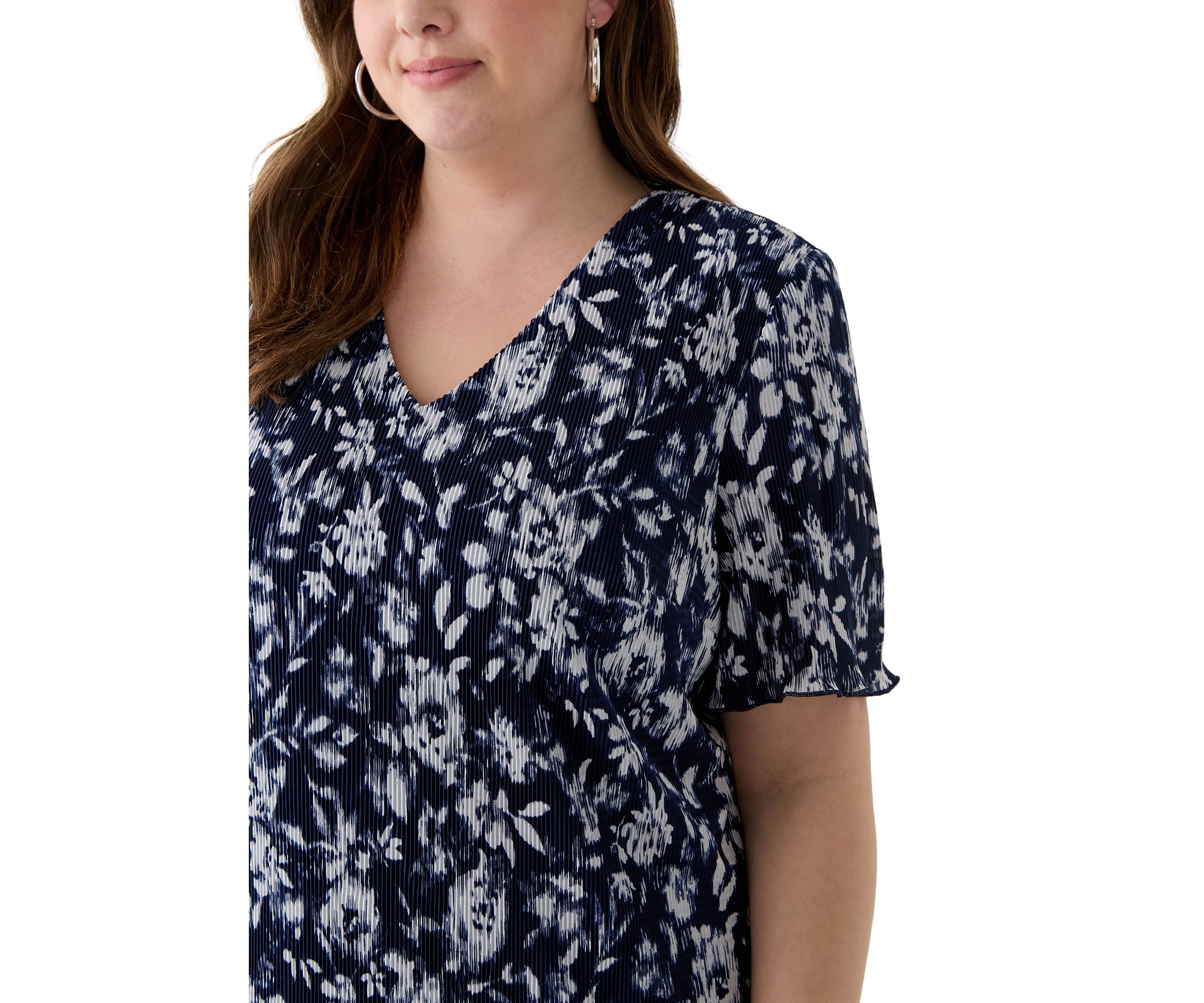 Plus Size Short Sleeve V-Neck Ditsy Floral Dress