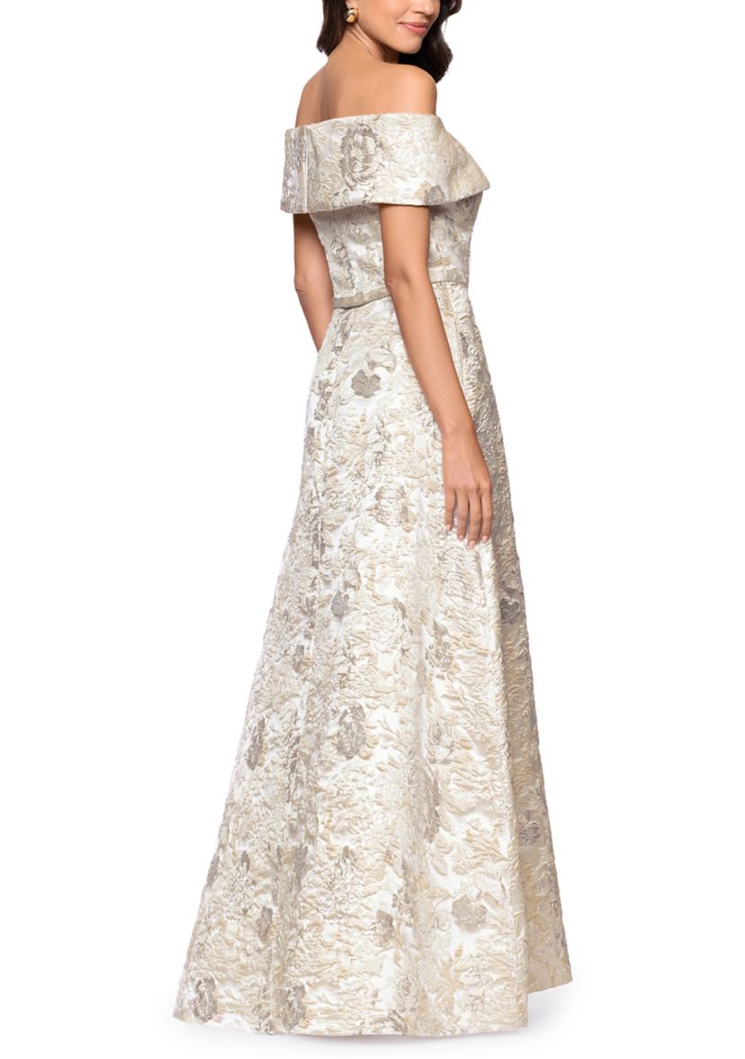 xscape women's off the shoulder long lace dress Amazon.com: Xscape Women's Off The Shoulder Sweetheart Neckline Long Lace  Dress (Standard & Petite), Burgundy, 4 : Clothing, Shoes & Jewelry