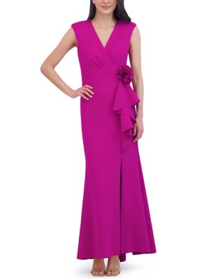 Jessica Howard Women's Sleeveless V-Neck Rosette Side Ruffle Solid Gown, 6 -  0194592442277