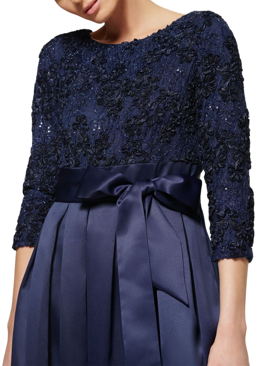 Womens 3/4 Sleeve Solid Tie Gown 