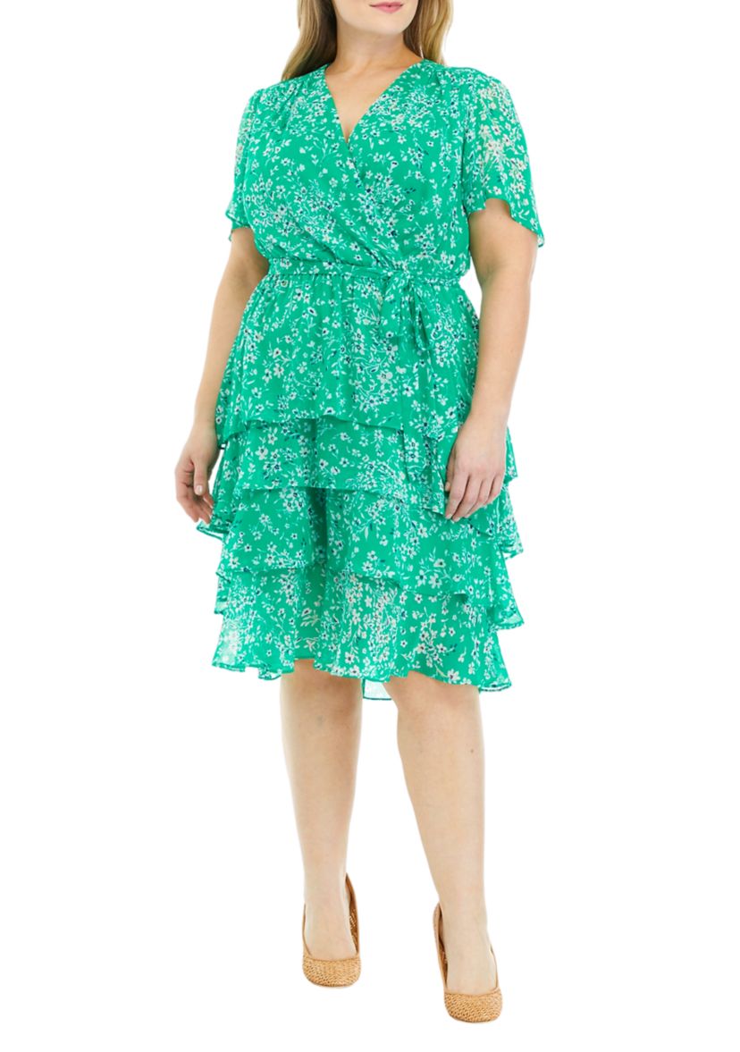Plus Size Short Sleeve V-Neck Floral Tiered Fit and Flare Dress
