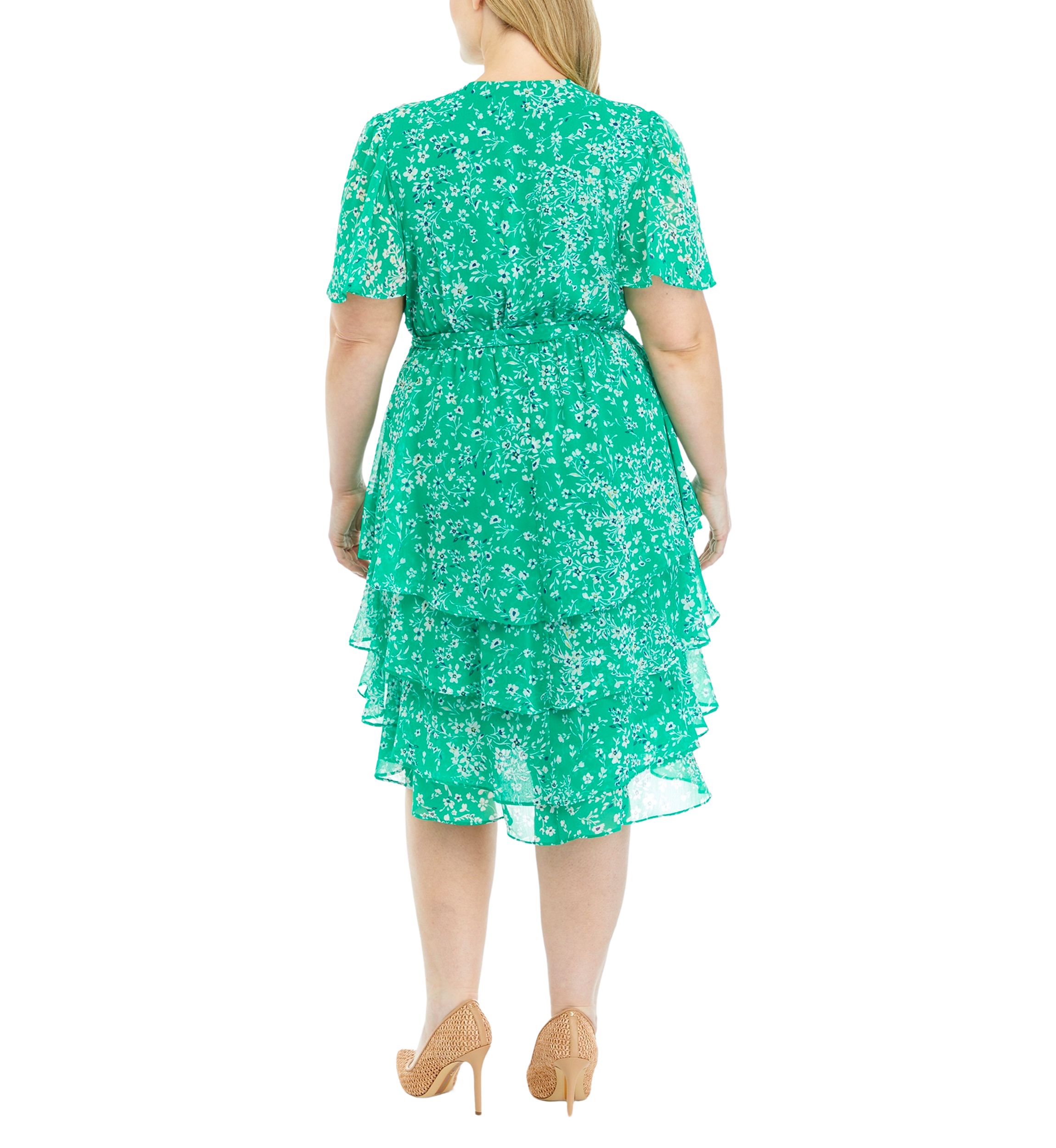 Plus Size Short Sleeve V-Neck Floral Tiered Fit and Flare Dress