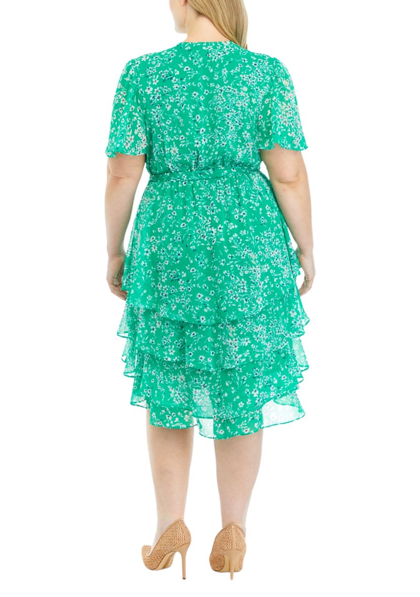 Plus Size Short Sleeve V-Neck Floral Tiered Fit and Flare Dress