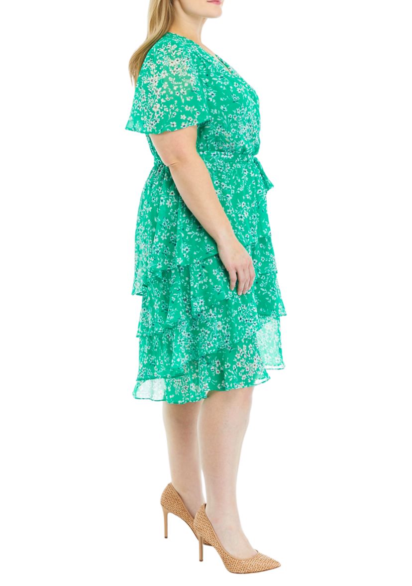 Plus Size Short Sleeve V-Neck Floral Tiered Fit and Flare Dress