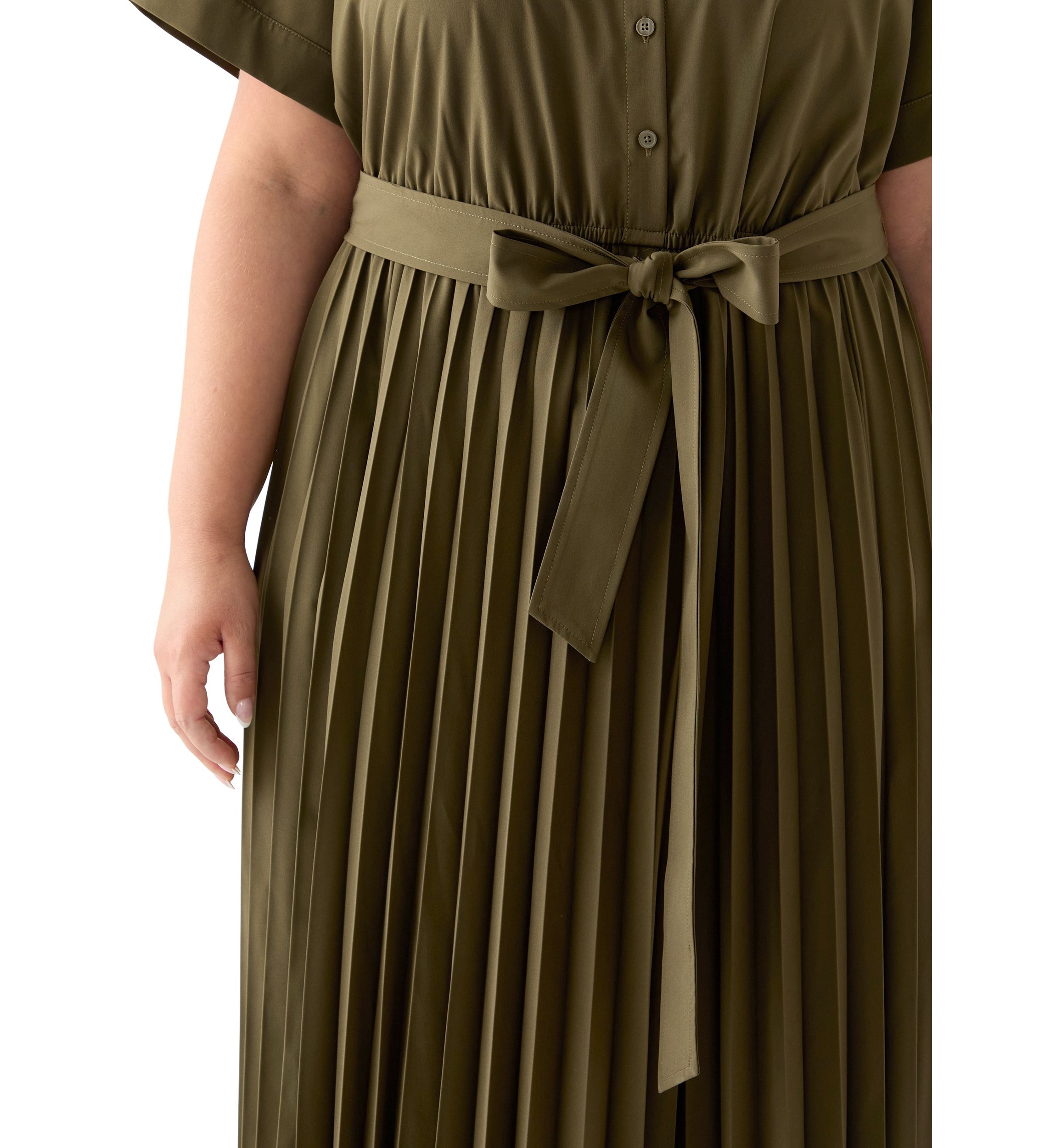 Plus Short Sleeve V-Neck Solid Cotton Fit and Flare 