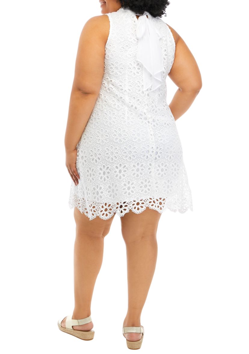 Plus Size Sleeveless Daisy Embroidered Mock Neck A-Line Dress