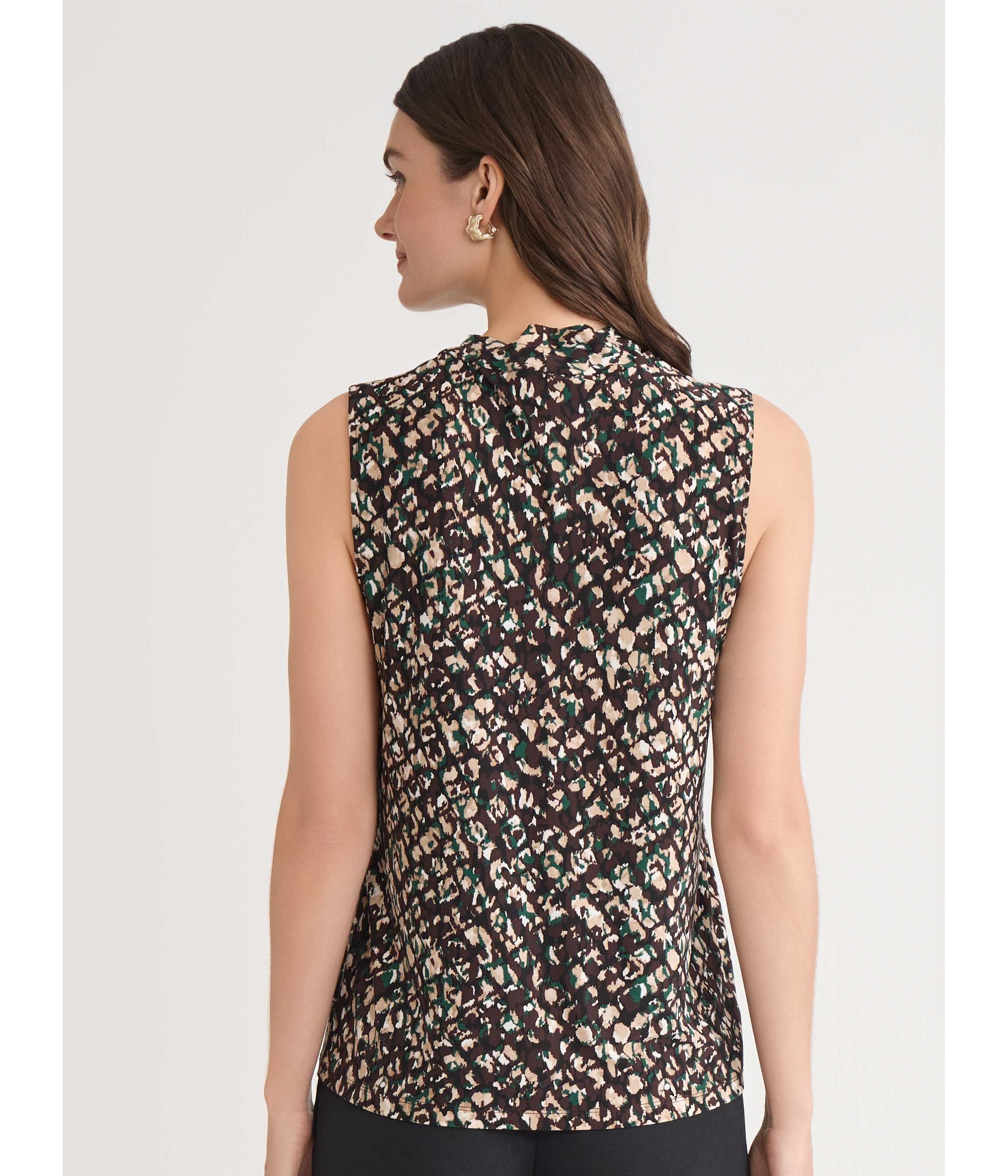 Womens Geo Print Sleeveless V-neck Knit Top