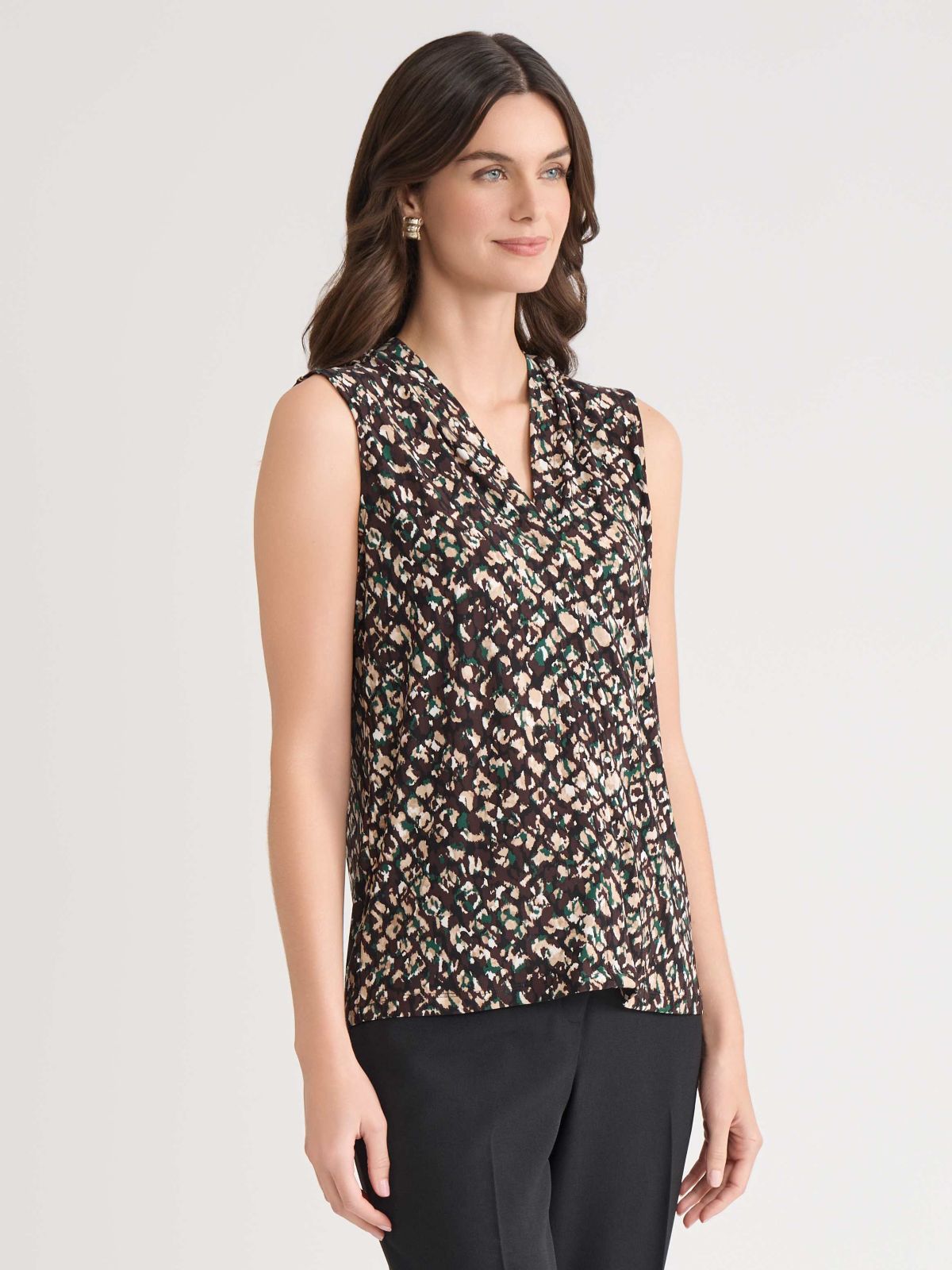 Womens Geo Print Sleeveless V-neck Knit Top