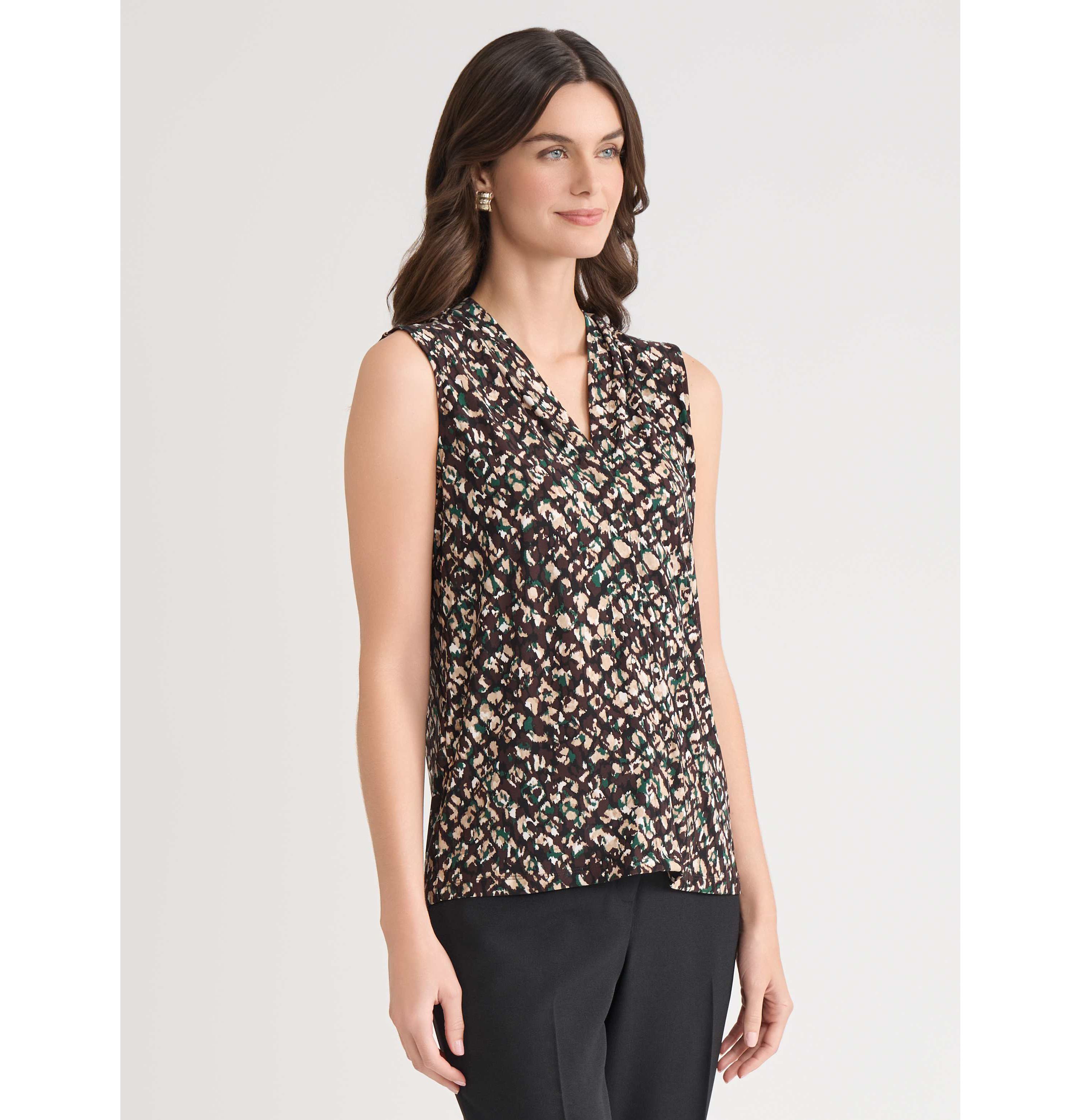 Womens Geo Print Sleeveless V-neck Knit Top
