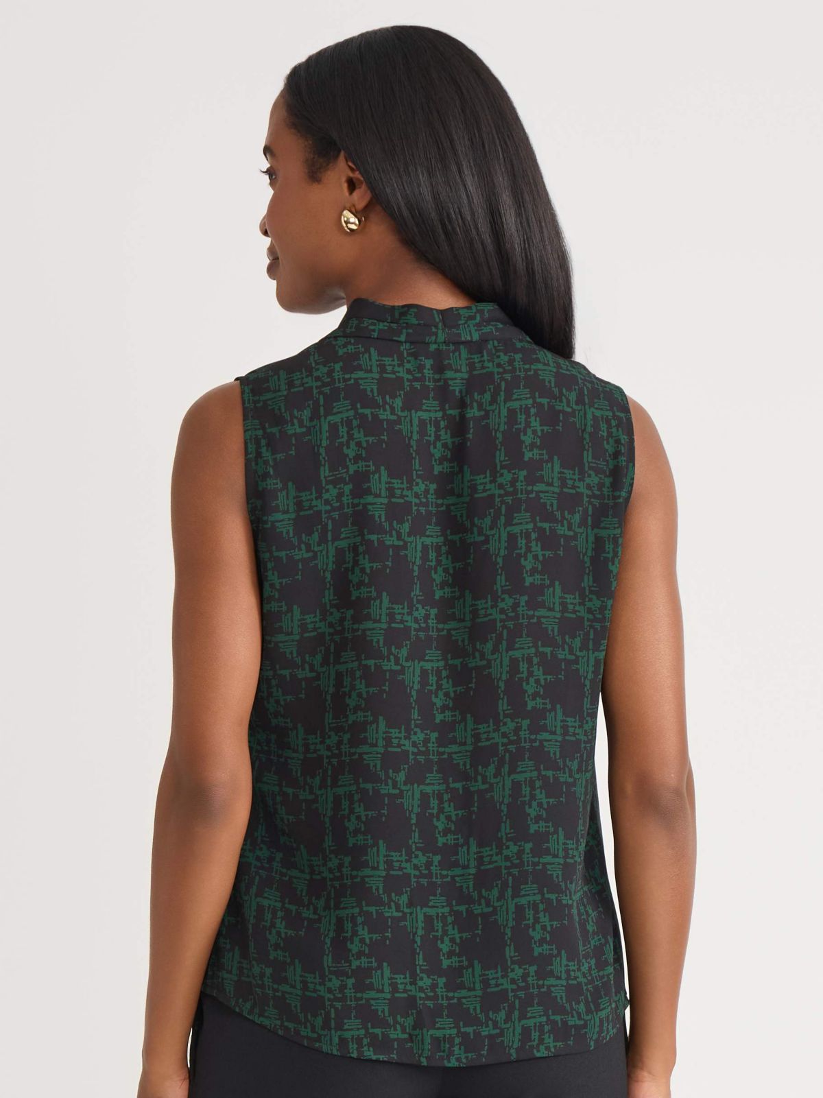 Petite Texture Print Sleeveless V-Neck Blouse