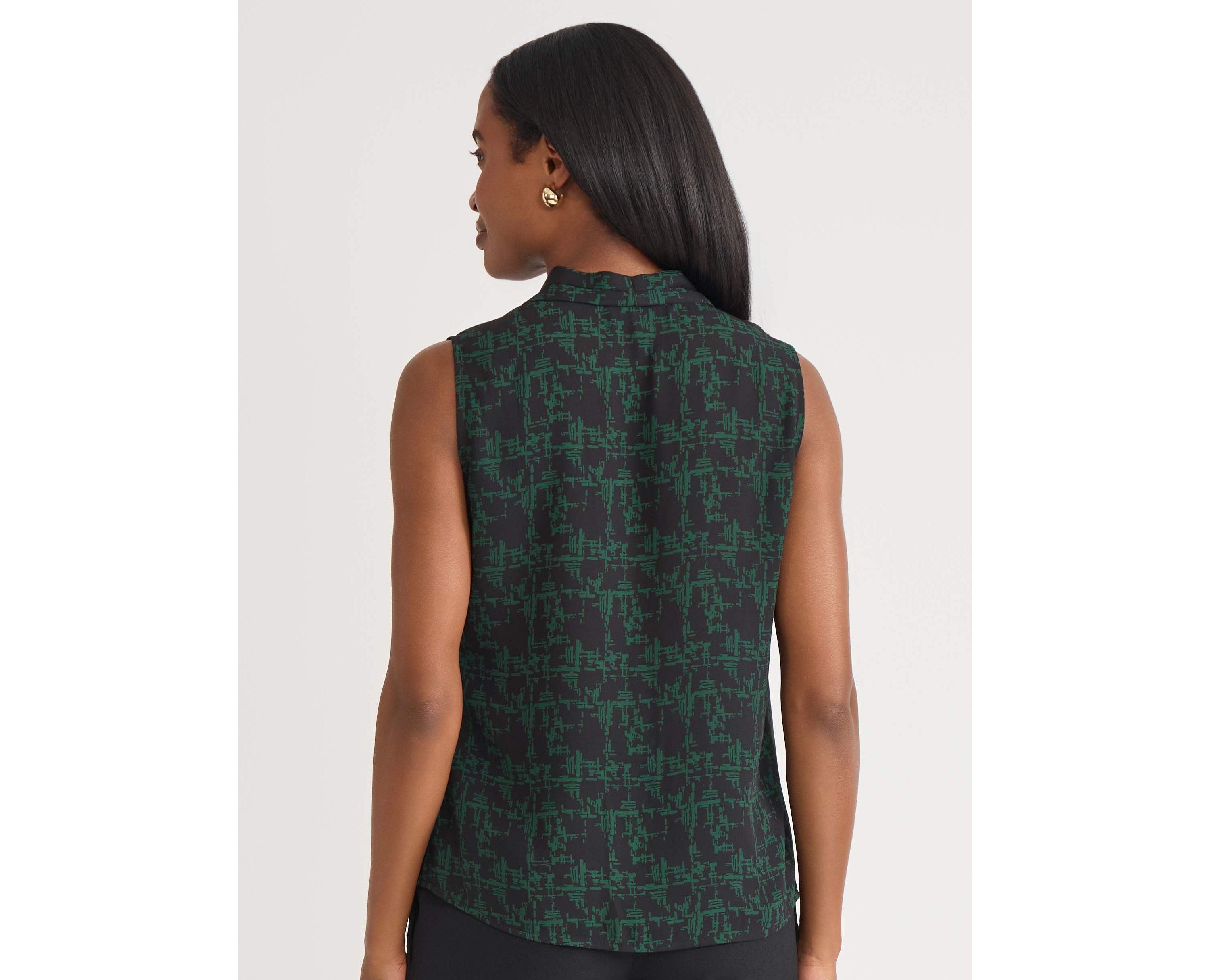 Petite Texture Print Sleeveless V-Neck Blouse