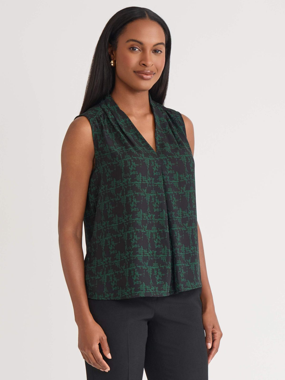 Petite Texture Print Sleeveless V-Neck Blouse