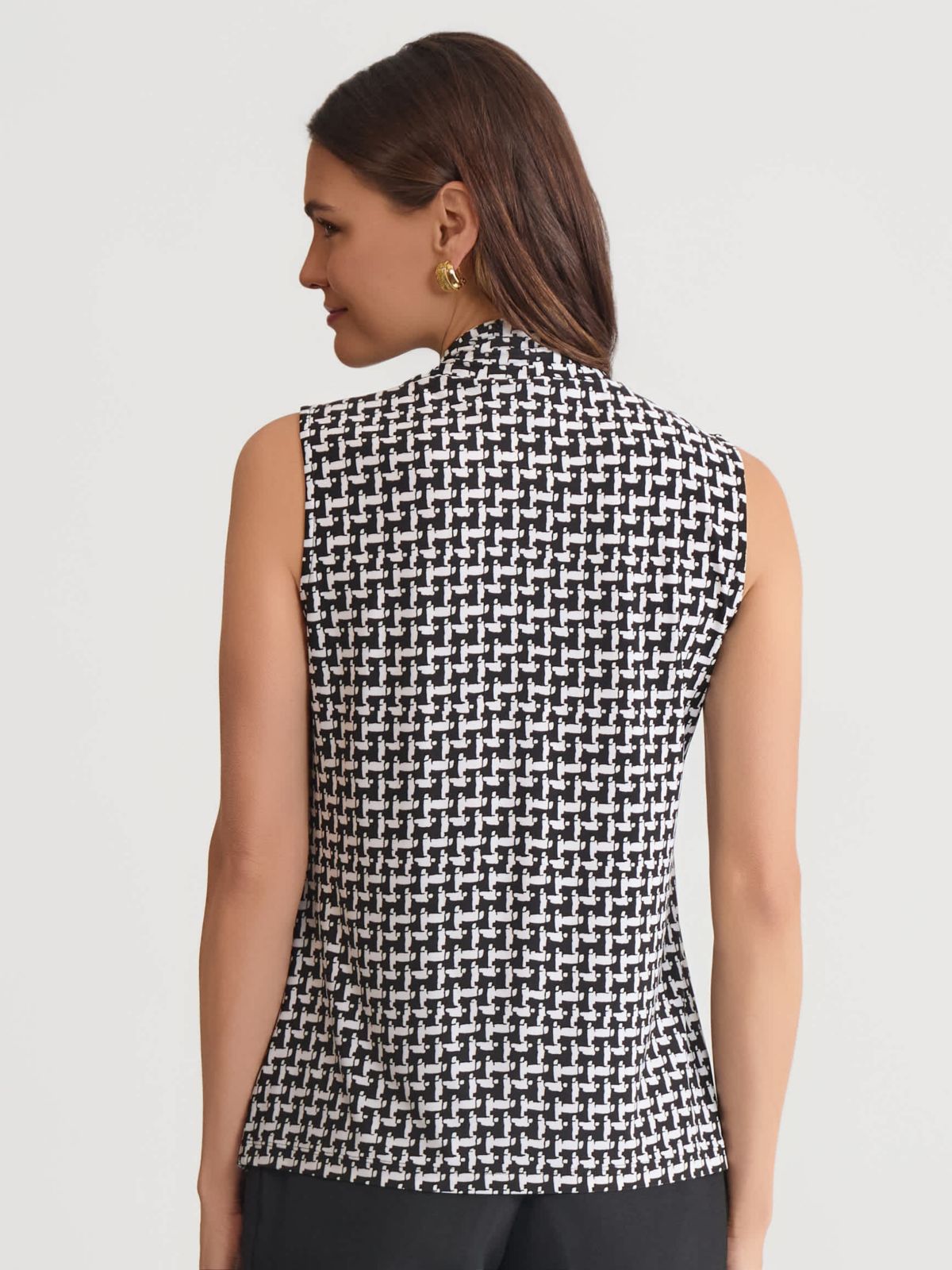 Womens Geo Print Sleeveless Knot Neck Knit Top