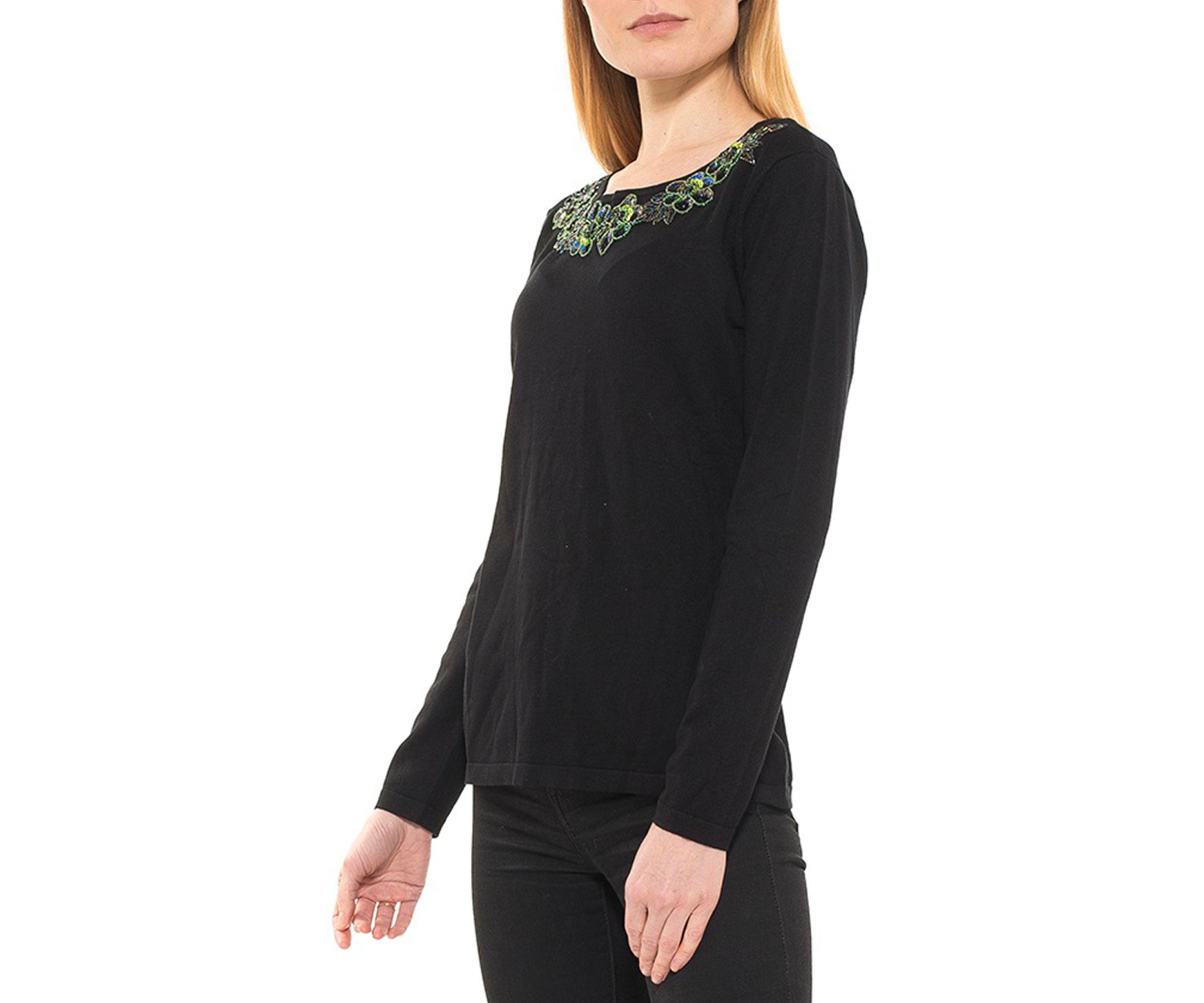 FLORAL EMBEL SWEATER