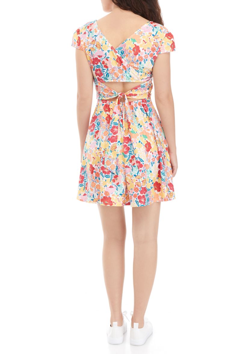 Juniors Short Sleeve Deep V Cutout Dress 