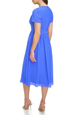 Vestido a-line capri de poliéster simples  Midi dress, Mini dress with  sleeves, Midi dress with sleeves