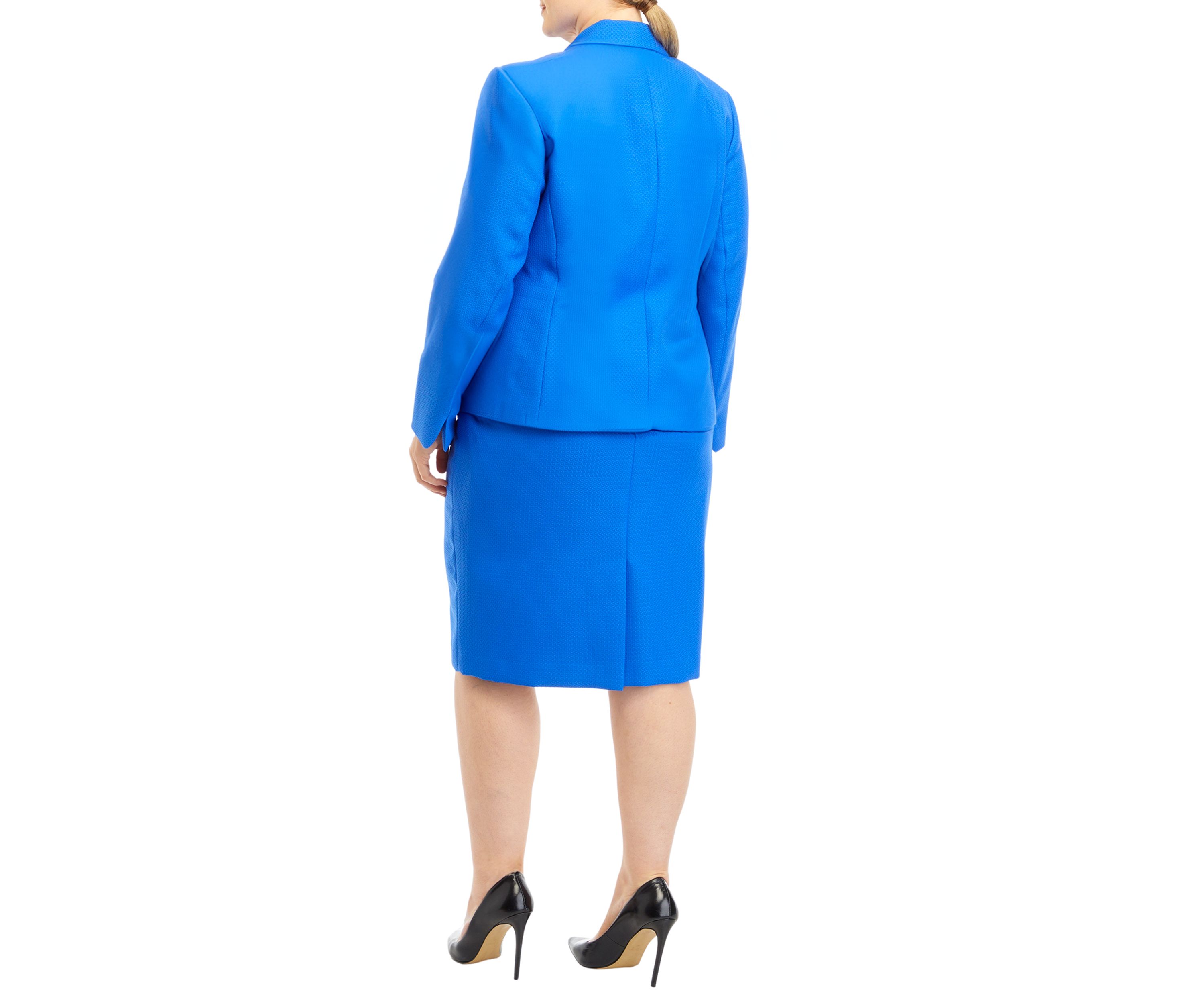 THREE BUTTON BLAZER AND BASIC SKIRT