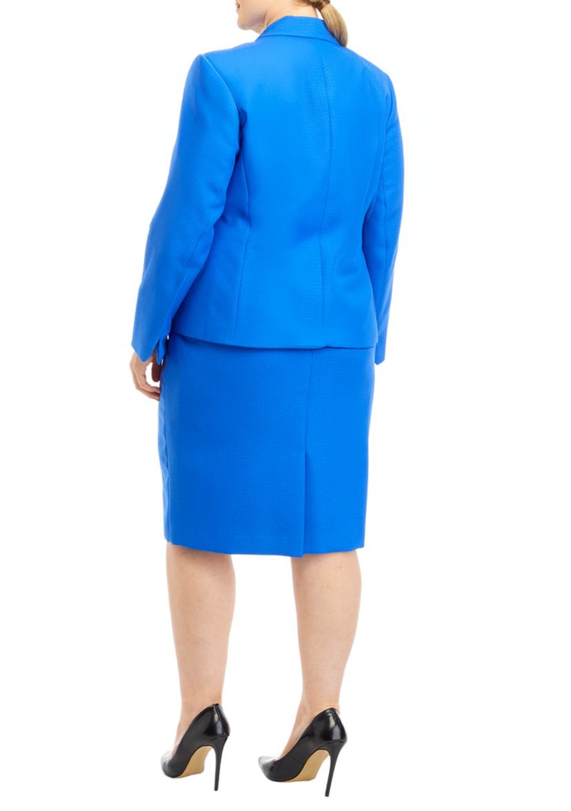 THREE BUTTON BLAZER AND BASIC SKIRT
