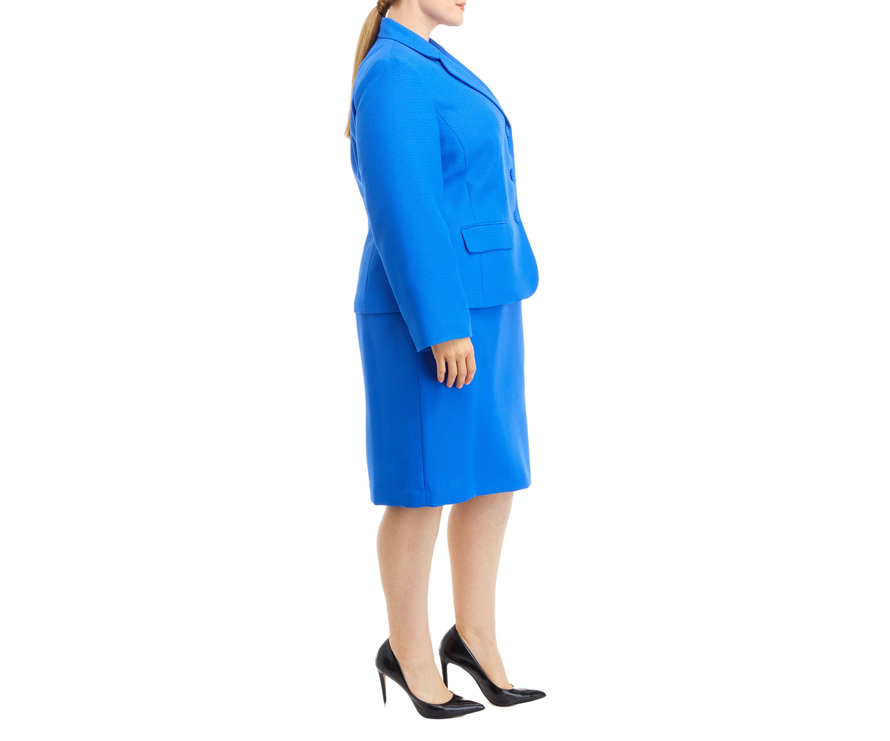 THREE BUTTON BLAZER AND BASIC SKIRT