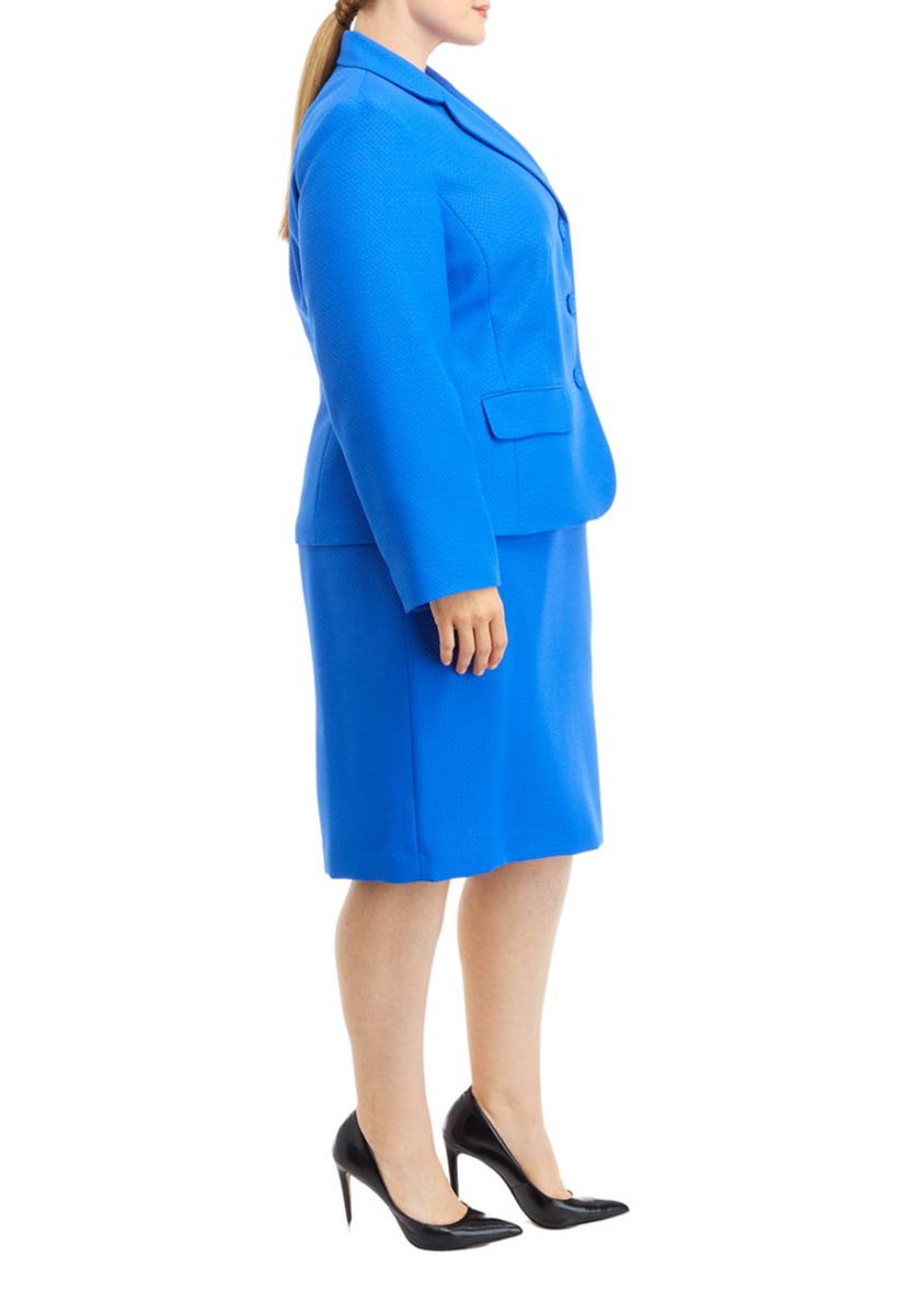 THREE BUTTON BLAZER AND BASIC SKIRT