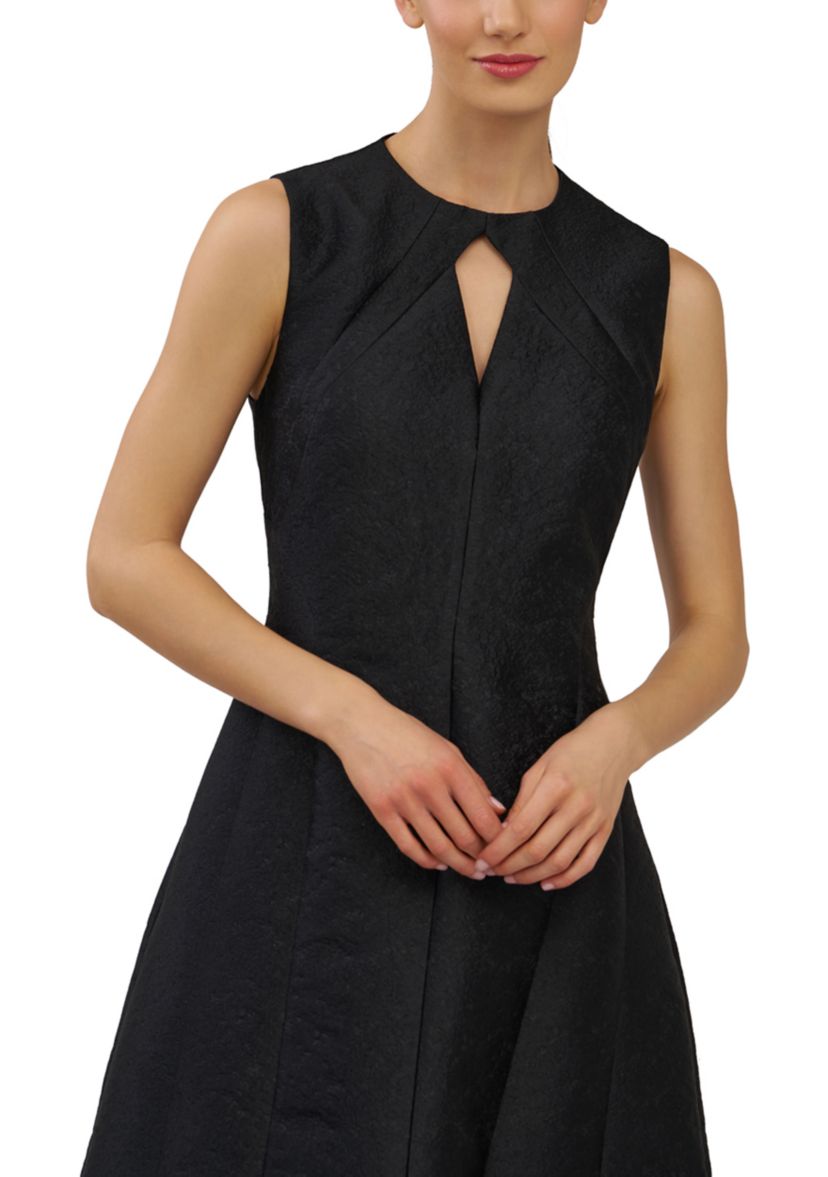 Womens Sleeveless Keyhole Neck Jacquard Gown