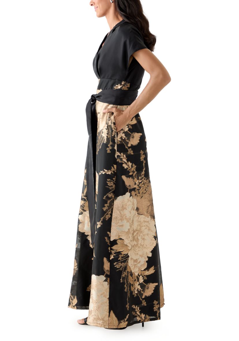 Womens Short Sleeve V-Neck Crepe Dress