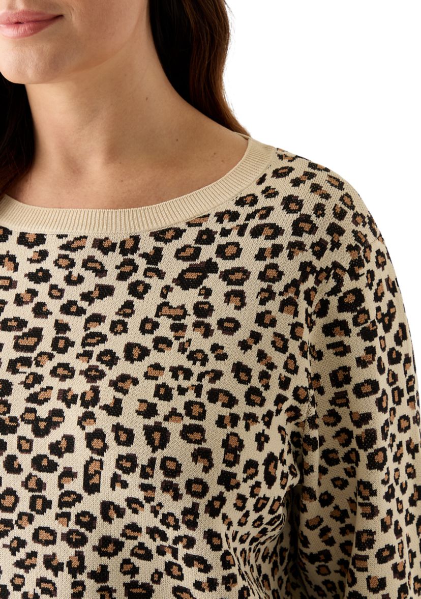 Plus Size 3/4 Crew Animal Jacquard Sweater