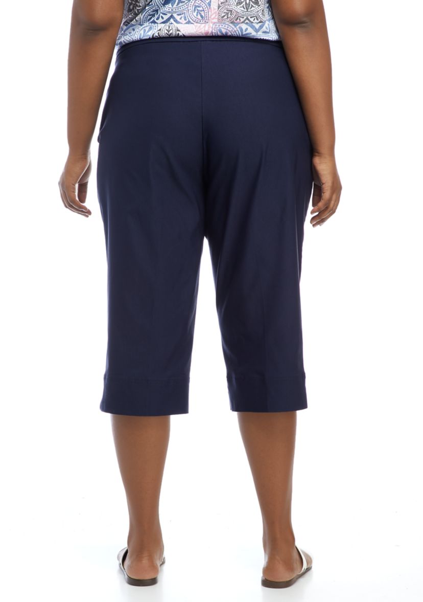 Plus Size Solid Capris