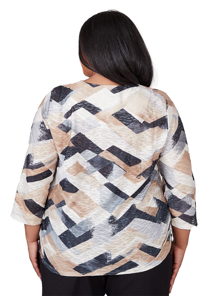 Plus Size Classic Abstract Chevron Printed Top