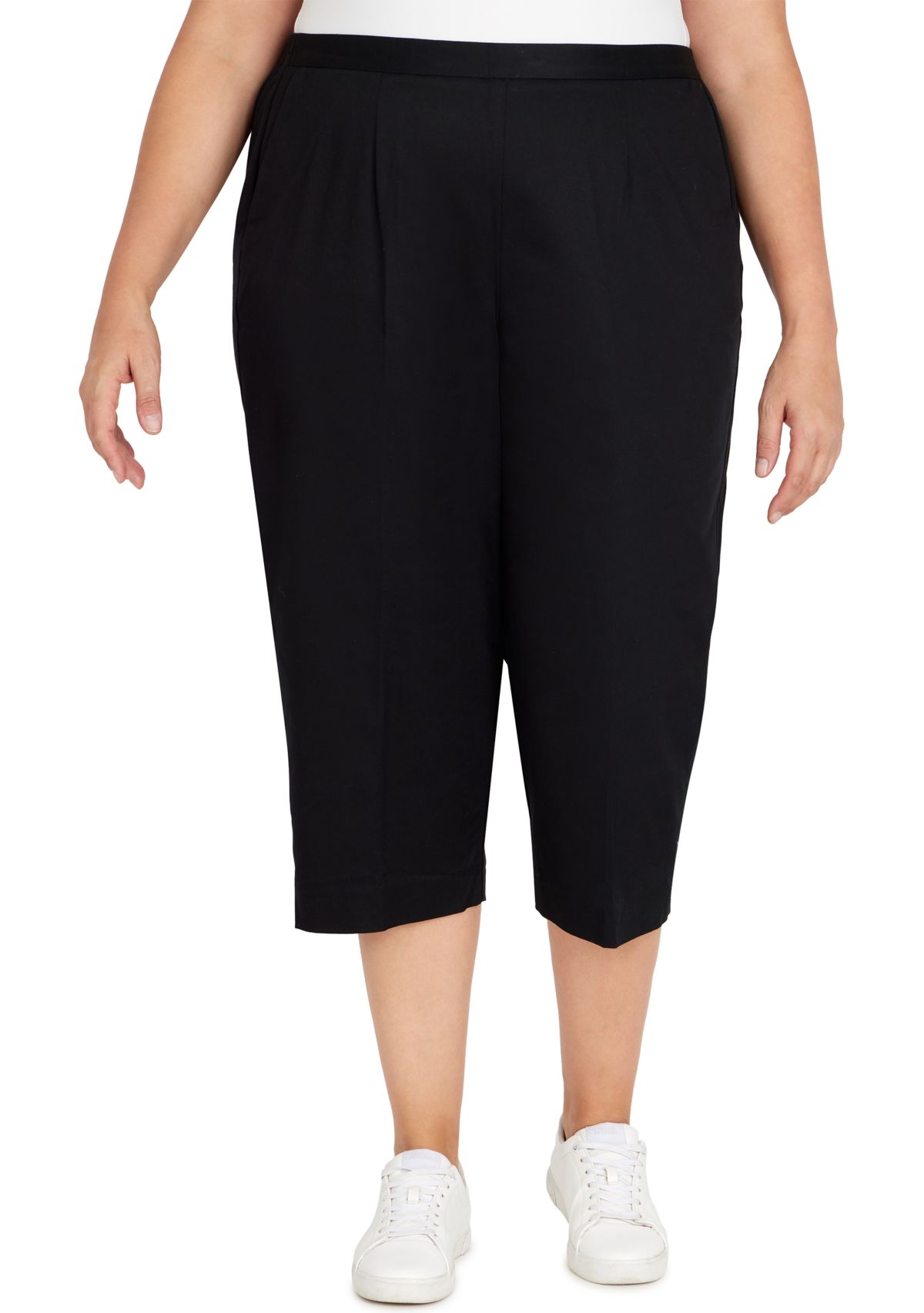 Plus Size Classic Twill Buttoned Hem Capri Pants