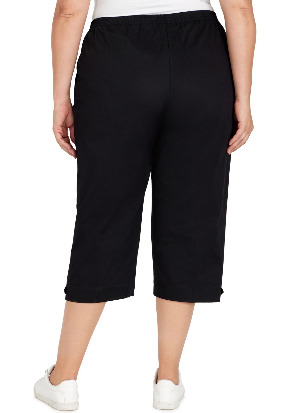 Plus Size Classic Twill Buttoned Hem Capri Pants