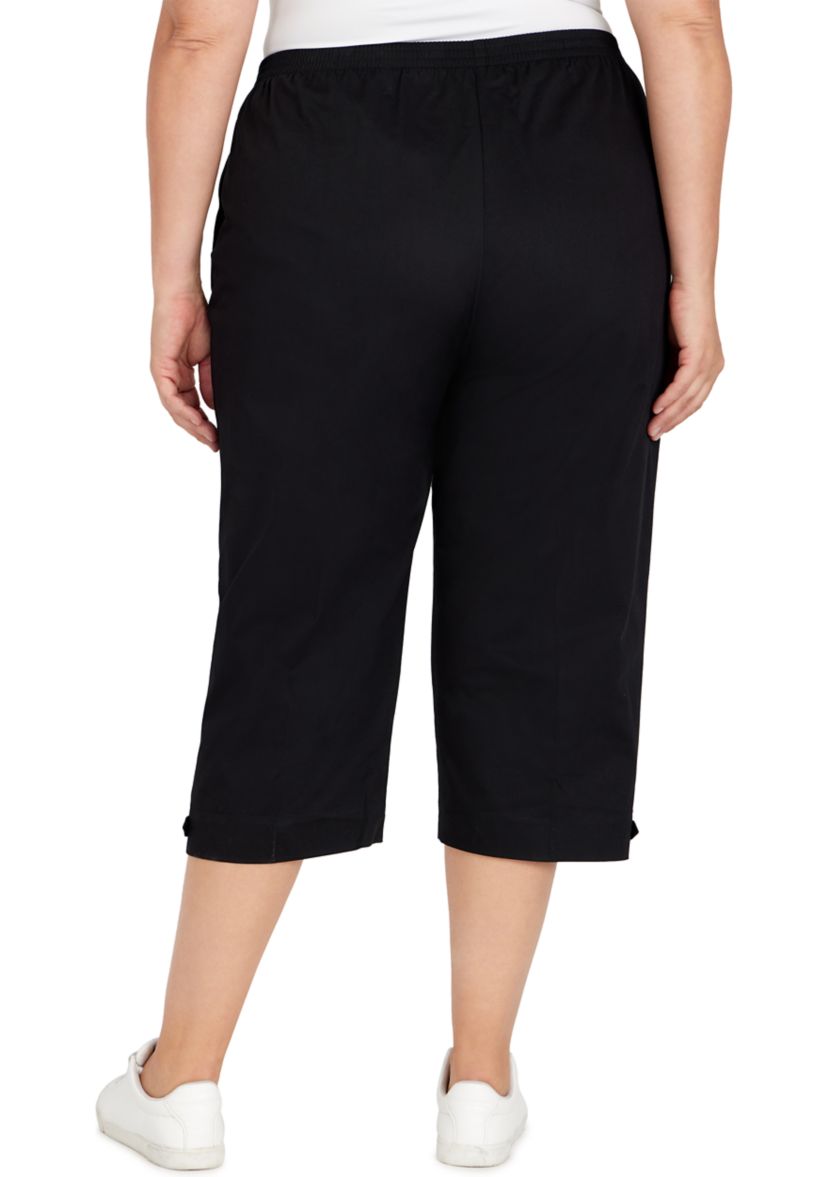 Plus Size Classic Twill Buttoned Hem Capri Pants
