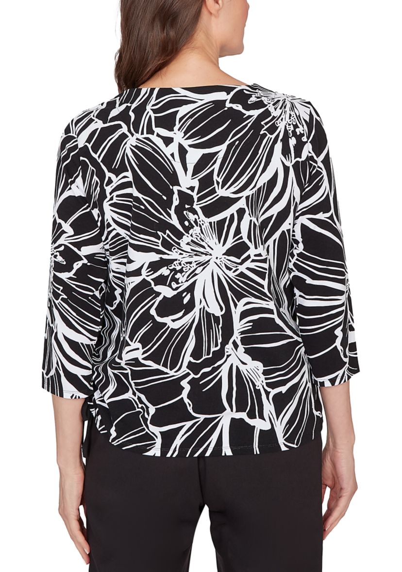 Petite 3/4 Sleeve Linework Floral Top