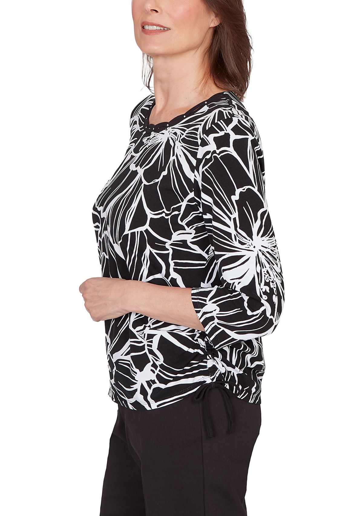 Petite 3/4 Sleeve Linework Floral Top