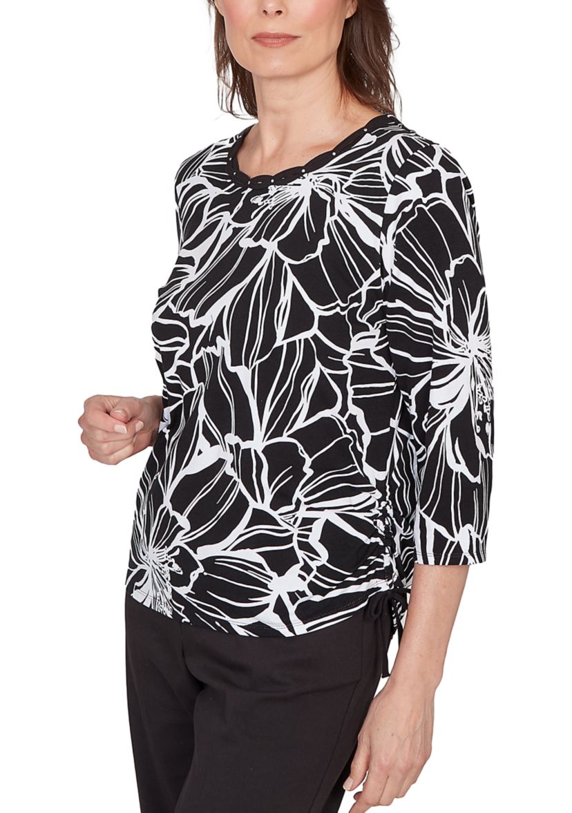 Petite 3/4 Sleeve Linework Floral Top