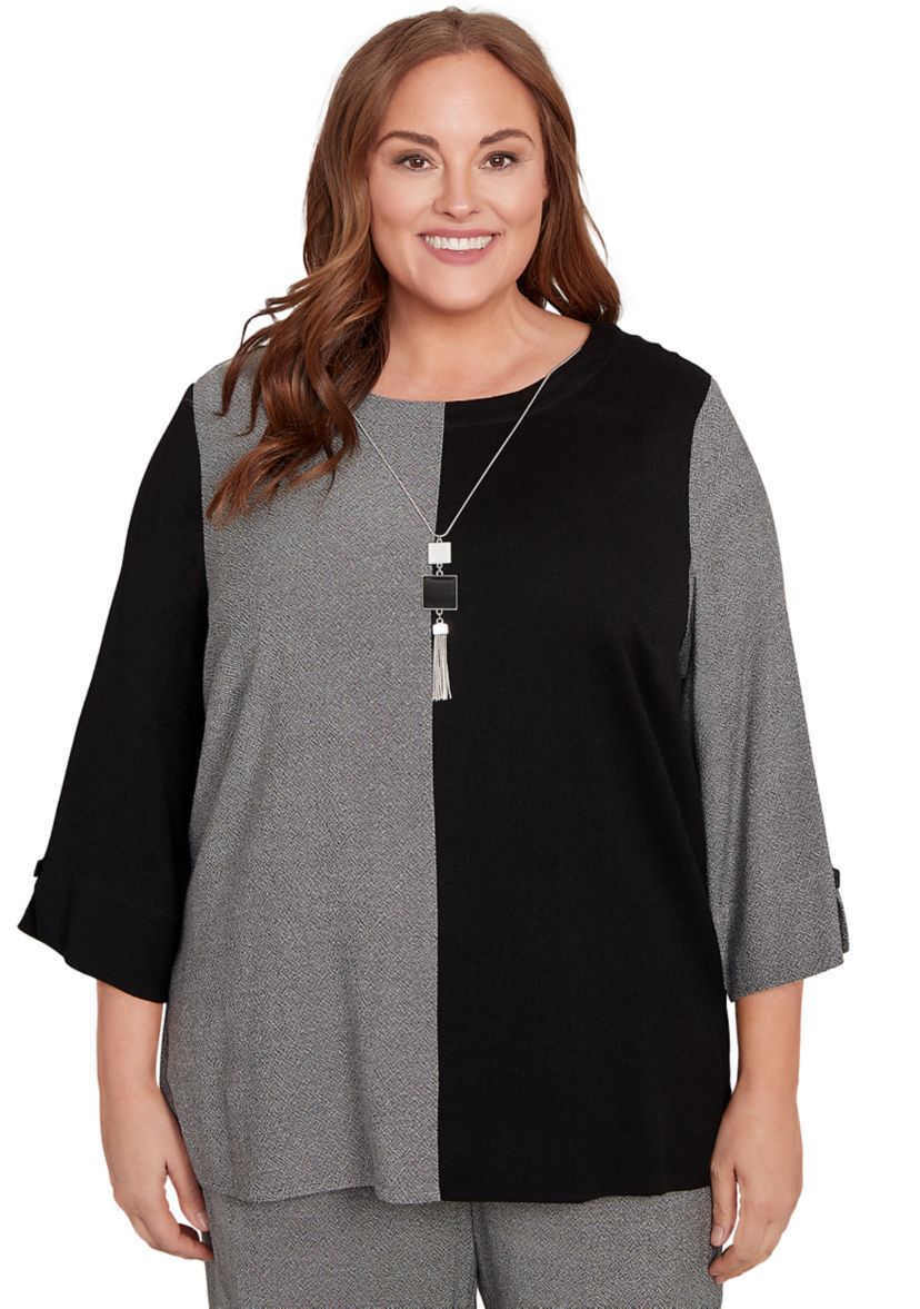 Plus Size Santa Barbara Center Spliced Top with Necklace