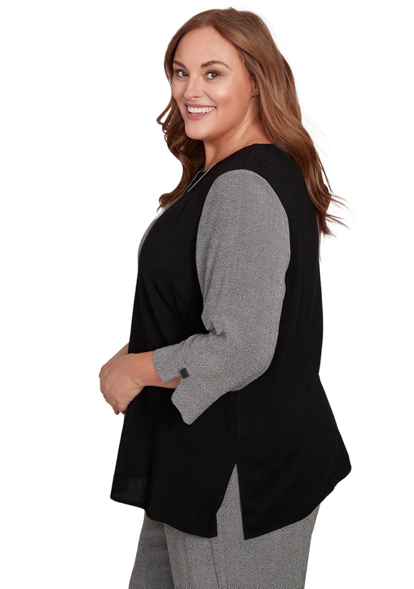 Plus Size Santa Barbara Center Spliced Top with Necklace