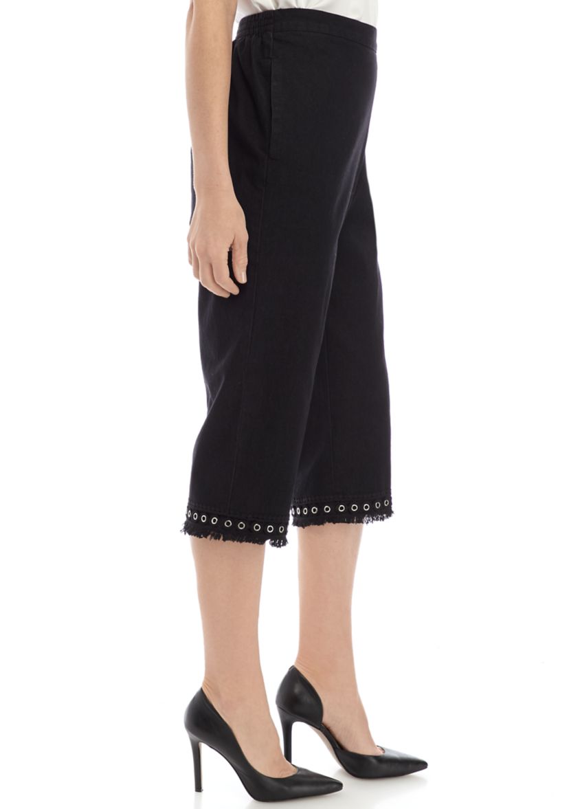 Womens Checkmate Lace Fringe Capri Pants 