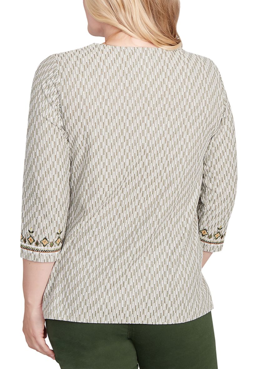 Petite Mount Laurel Medallion Border Texture Top