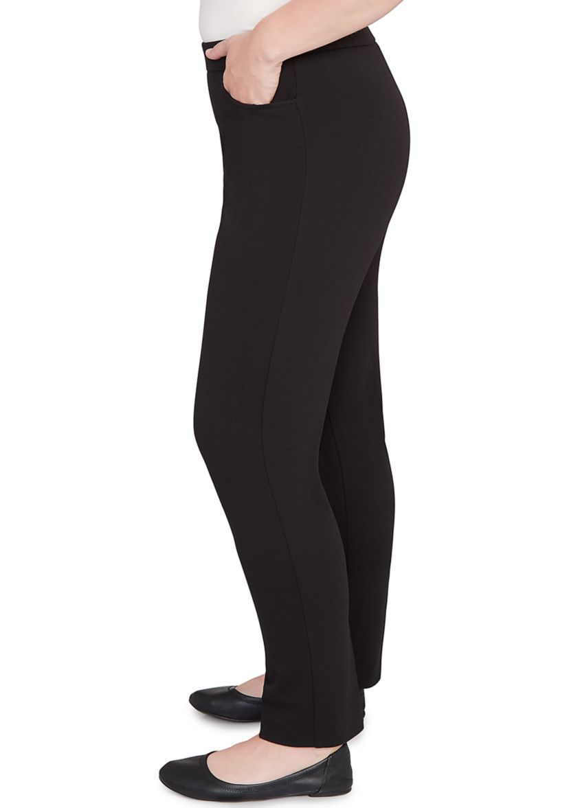 Womens Jet Setter Proportioned Short Pants
