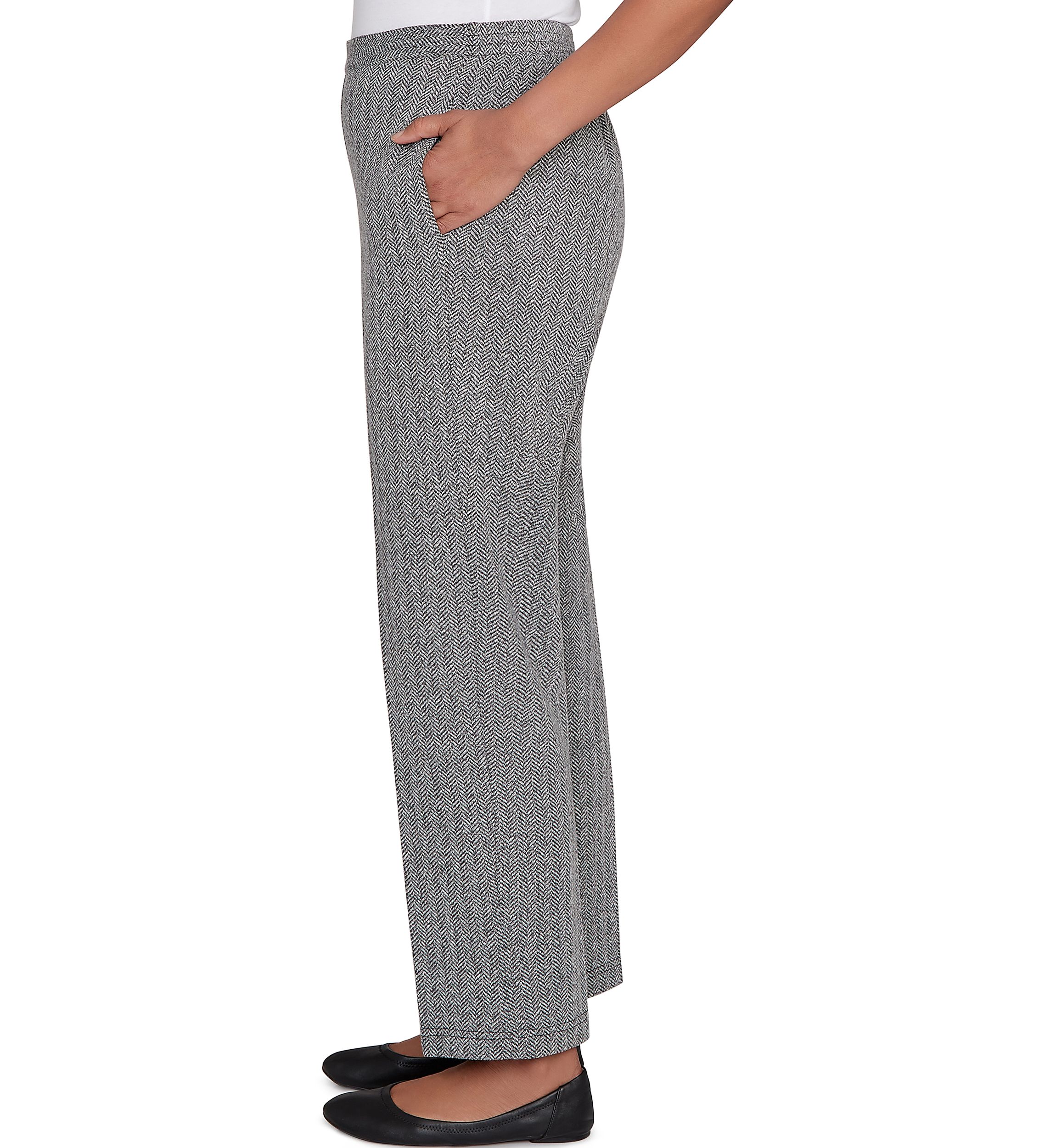 Womens Jet Setter Proportioned Short Pants